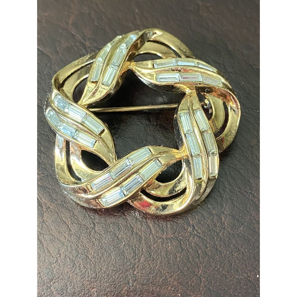Vintage 50's Rhinestone Signed Crown Trifari Pat Pend Wreath Pin Brooch Gold EUC